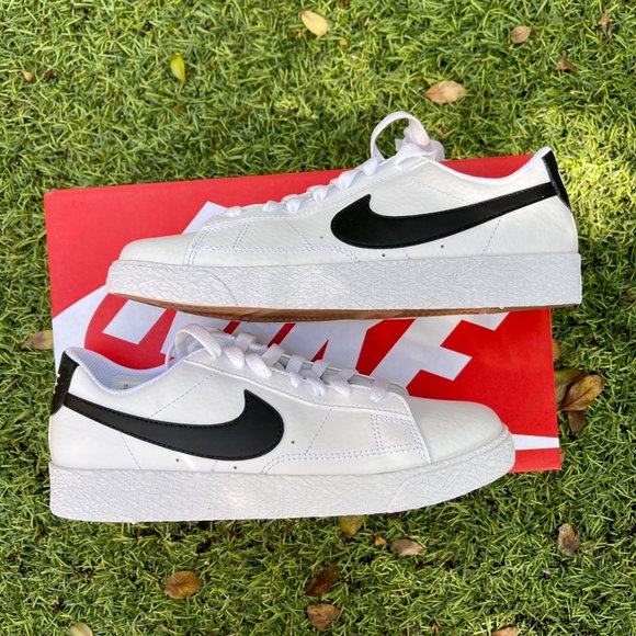 Nike Shoes - Nike Blazer low white black shoes